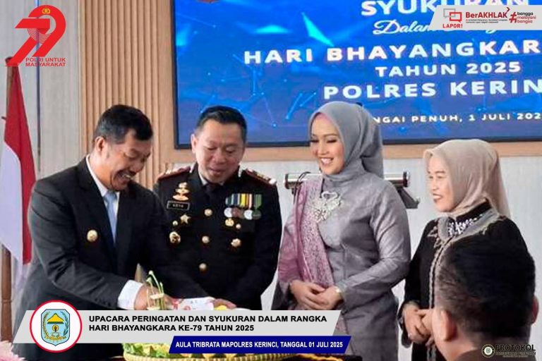 Bupati Monadi Hadiri Upacara Hari Bhayangkara ke-79: Apresiasi Sinergi Polri dan Pemerintah Daerah