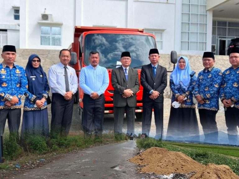 Pelan Tapi Pasti, Program Bupati Monadi Murison Satu Mobil Sampah Satu Kecamatan Mulai Dirasakan Warga