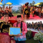 Hadiri Kenduri Sko Sanggaran Agung, Bupati Monadi Dianugerahi Gelar Adat Kehormatan Patih Alam Kincai