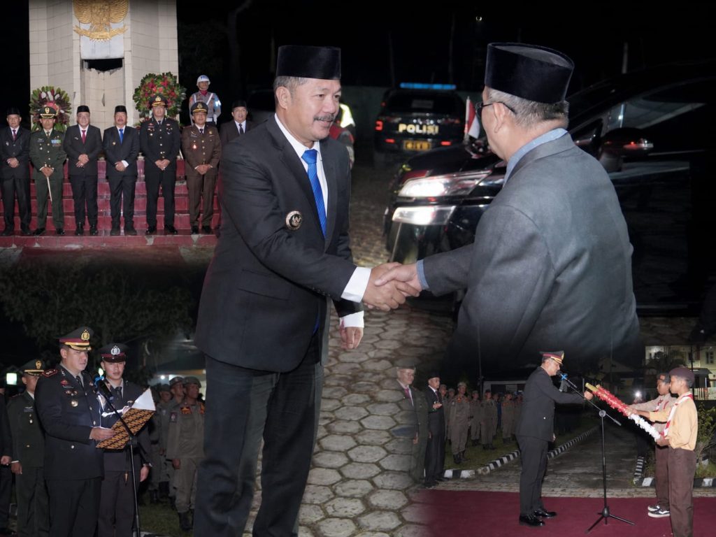 Bupati Kerinci Monadi HadiriApel Kehormatan dan Renungan Suci HUT RI ke-81 di TMP Semumu