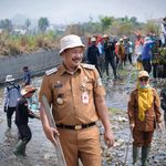 Bupati Monadi Turun ke Sungai, Kobarkan Semangat Gotong Royong di Siulak Mukai