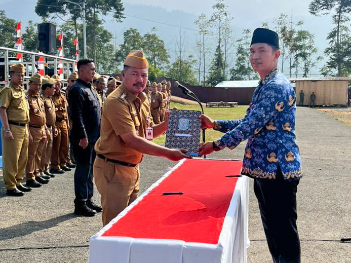 Bupati Monadi Lantik 579 Pejabat Fungsional, Tekankan Profesionalisme dan Integritas ASN